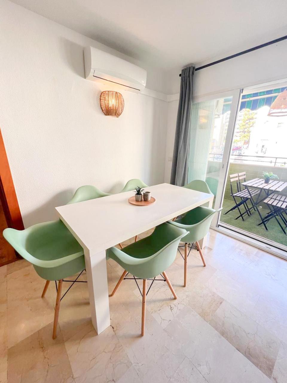 Large & Cozy Centrally Apartment Torremolinos Luaran gambar
